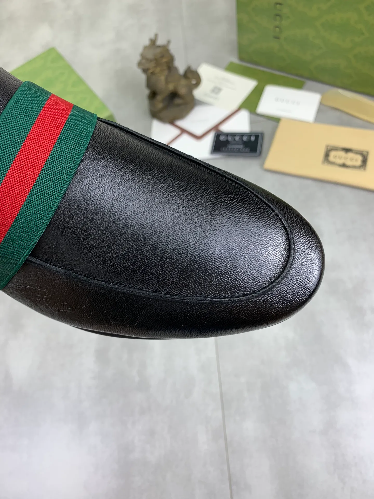 Men's Men's Shoes💰P520💰【New Style】Water-dyed Niuli Gucci's most popular selection of lazy slip-on leather shoes (Gucci) official website latest Gucci lazy leather shoes, hot style 💥 simple and elegant style, exclusive for trendy men. Unique official website latest brand original double G embossing Elements 👑 Original Gucci decoration, fashionable and elegant, fabric original calfskin ✅ fully imported first-layer cowhide lining, official website designated wear-resistant, rubber business outsole, classic model taken at the counter in real life 🎬38-44 black brown optional